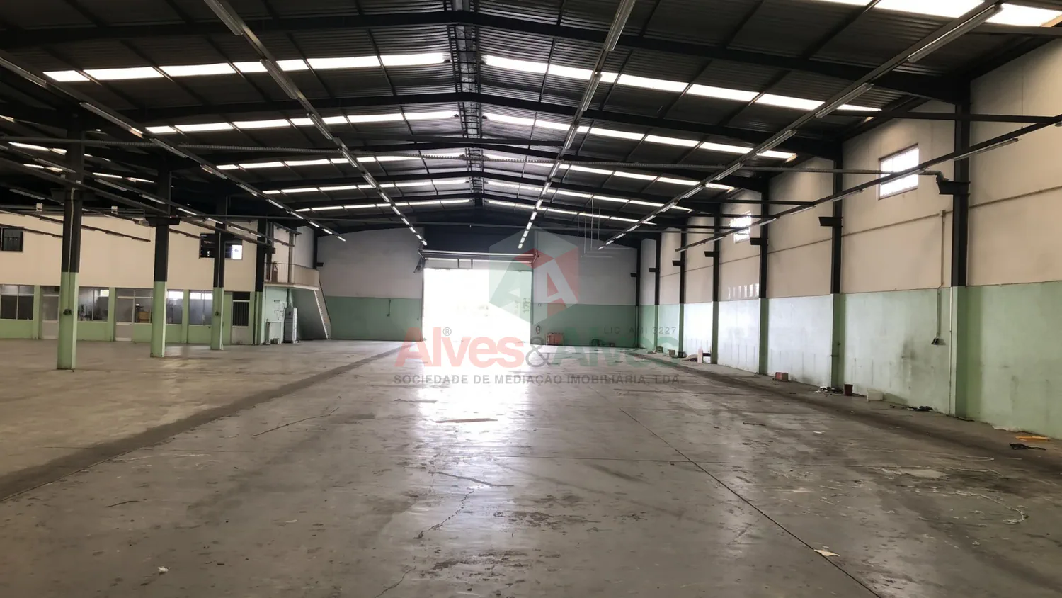Venda de Imóvel Industrial em Nogueira, Maia – 4.350 m2 de Área Bruta de Construção (2 Artigos) - 3