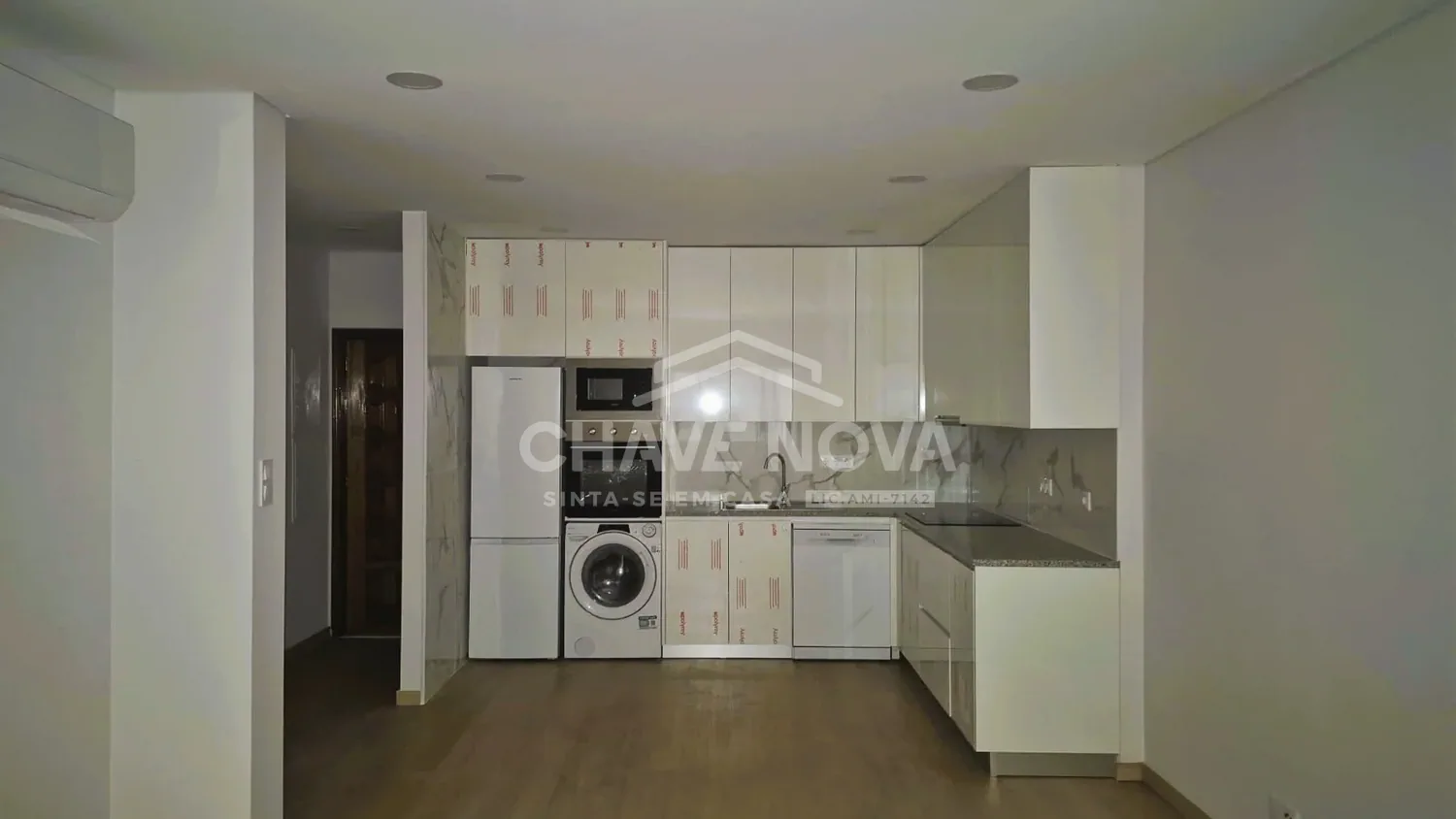 Apartamento T2 Totalmente Renovado Santa Marinha ao Gaiashopping - 2